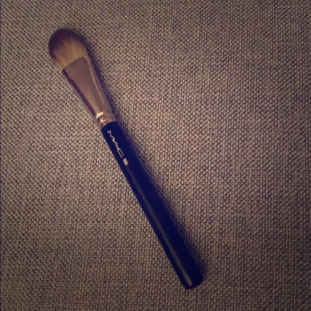 MAC 190 Foundation Brush